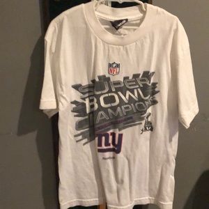 Giants tee size medium